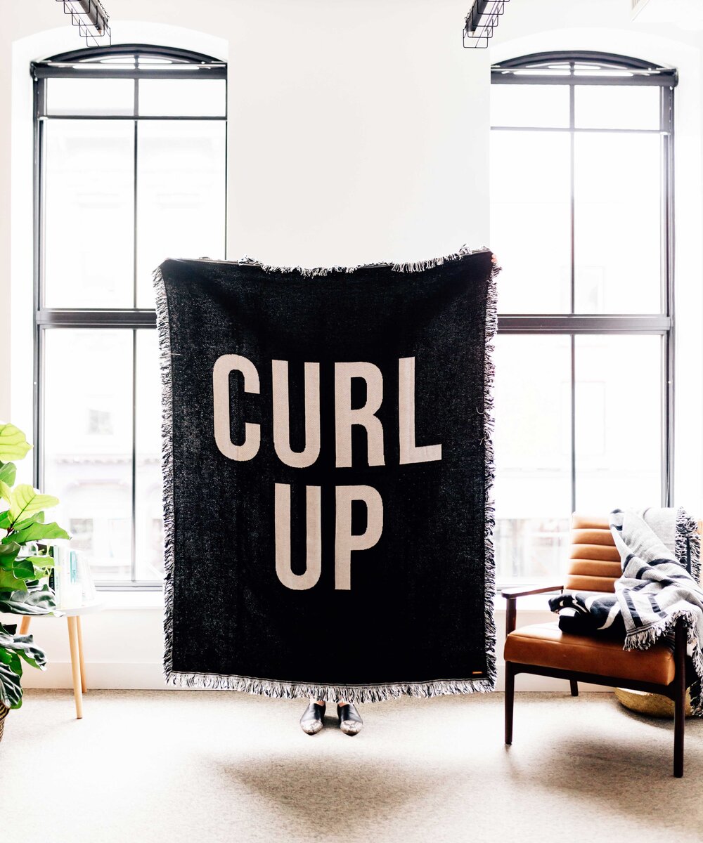 CURL UP THROW BLANKET